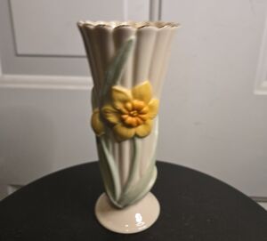 Lenox Cream Yellow Daffodil Vase with Yellow Floral Accent Vintage